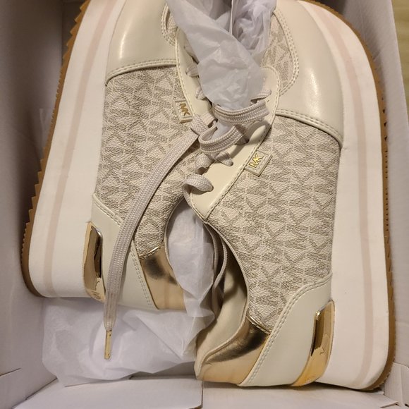 MK Monique Trainer - Picture 1 of 3